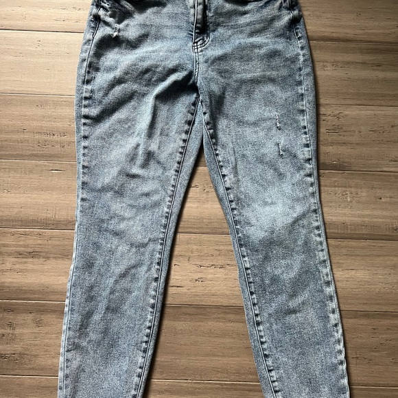 Judy Blue Jeans - Picture 6 of 6